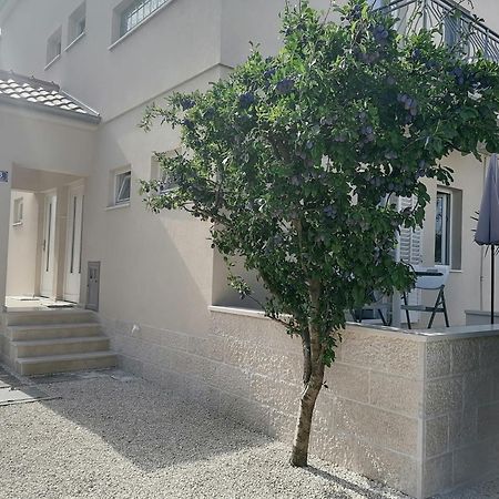 Apartmani Sruk Sukošan Екстериор снимка
