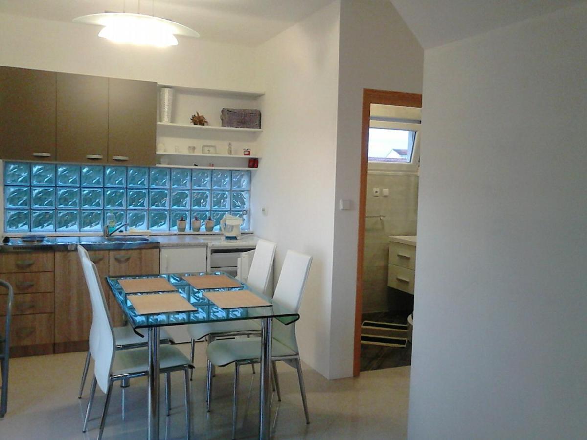 Apartmani Sruk Sukošan Екстериор снимка