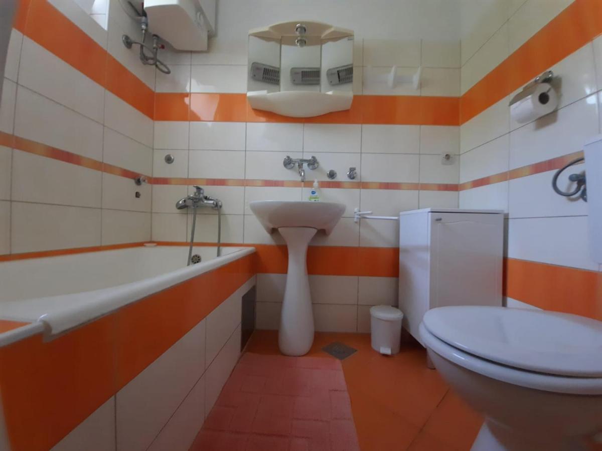Apartmani Sruk Sukošan Екстериор снимка